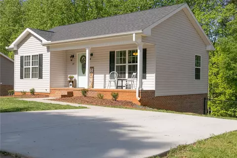 201 Nicholas Ct, Easley, SC 29640 photo 2