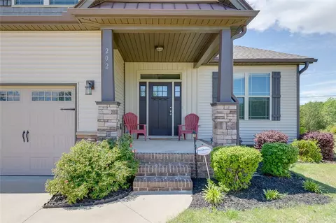 202 Pineknoll Cir, Easley, SC 29642 photo 4