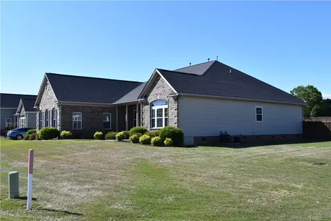 100 Annenberg Ln, Easley, SC 29642 photo 4