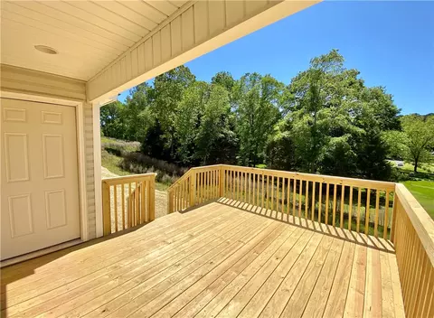 135 Sunny Point Loop, Central, SC 29630 photo 2