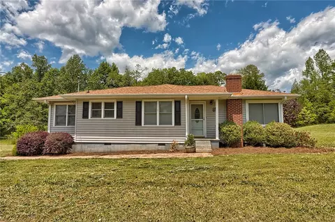 612 E Preston Mcdaniel Rd, Pickens, SC 29671 photo 2