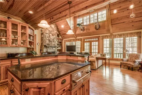 185 Hemlock Cove Rd, Sunset, SC 29685 photo 2