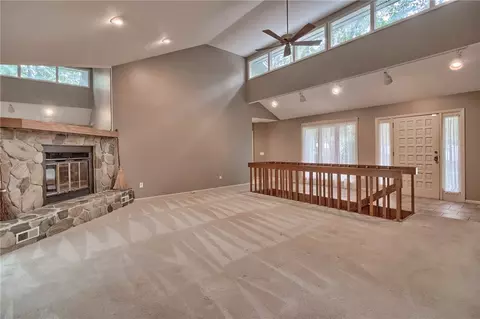 8 Commodore Dr, Salem, SC 29676 photo 5