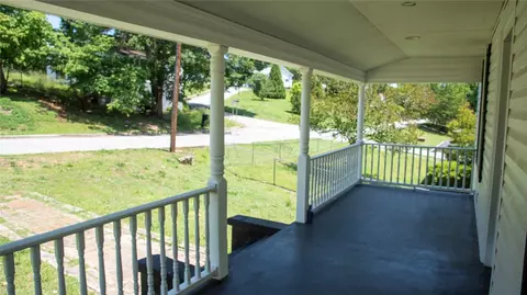 21 Walnut St, Ware Shoals, SC 29692 photo 4