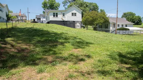 21 Walnut St, Ware Shoals, SC 29692 photo 3
