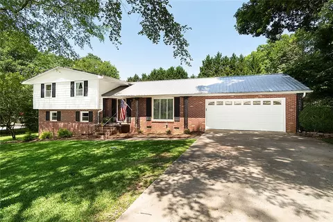 827 Warley Cir, Pendleton, SC 29670 photo 2