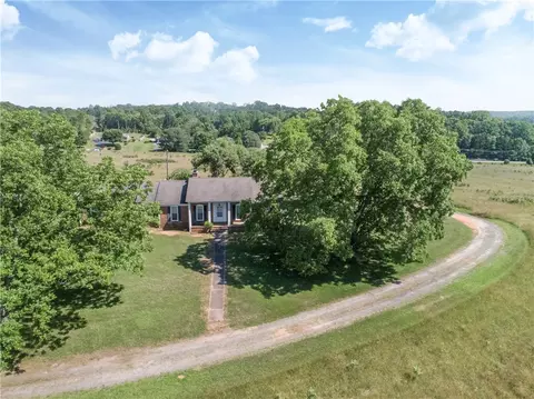 144 Earle Rd, Central, SC 29630 photo 2