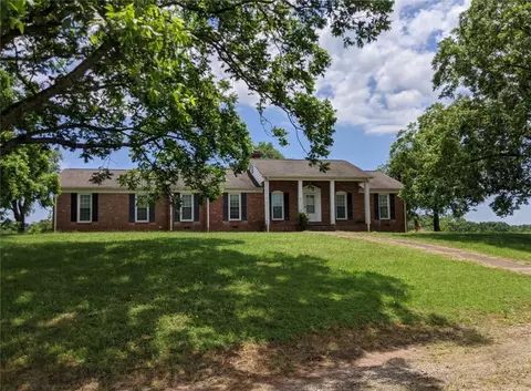 144 Earle Rd, Central, SC 29630 photo 1