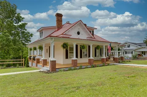 524 E Cedar Rock St, Pickens, SC 29671 photo 3
