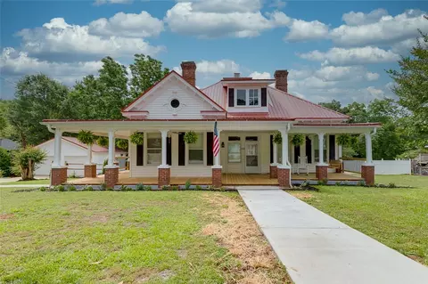 524 E Cedar Rock St, Pickens, SC 29671 photo 1