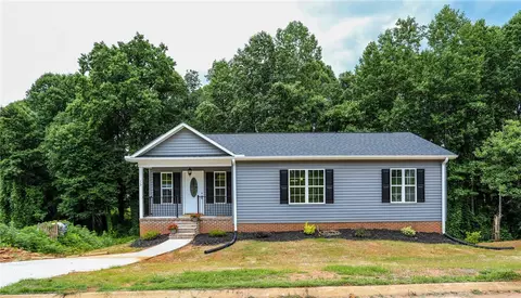 117 Nicholas Ct, Easley, SC 29640 photo 1
