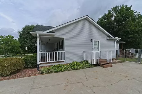 103 Mockingbird Ln, Easley, SC 29640 photo 4