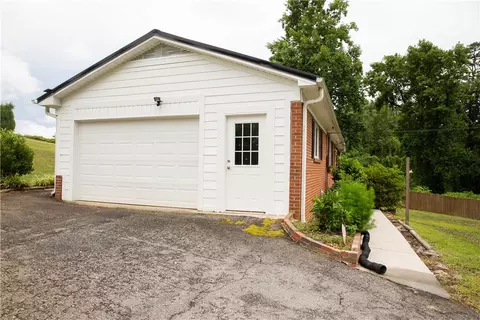 463 Black Snake Rd, Easley, SC 29640 photo 2