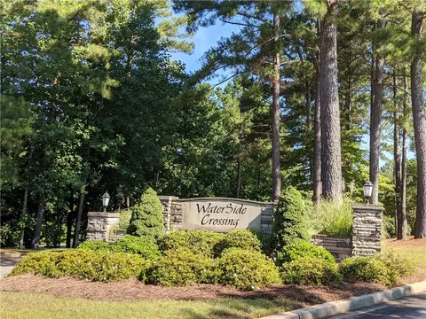 407 E Waterside Dr, Seneca, SC 29672 photo 2