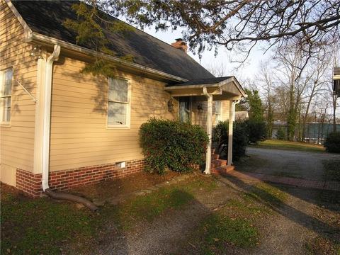 110 N Broad St, Pendleton, SC 29670 photo 1