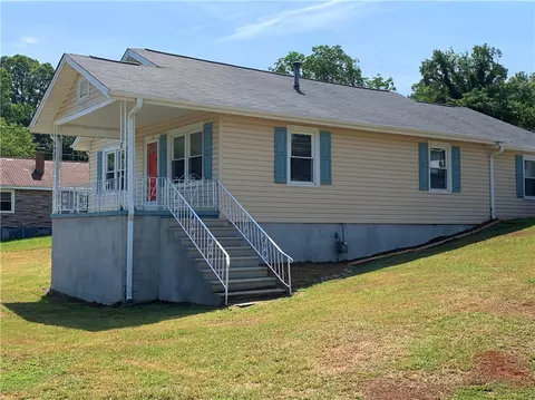 120 Jones St, Pickens, SC 29671 photo 3