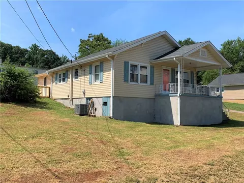 120 Jones St, Pickens, SC 29671 photo 2