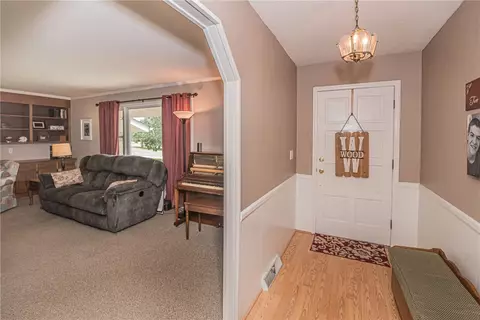 146 Cindy Ln, Easley, SC 29642 photo 3