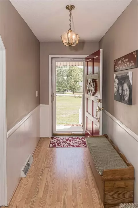 146 Cindy Ln, Easley, SC 29642 photo 2