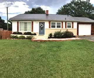 104 Dowling St, Easley, SC 29640 photo 1