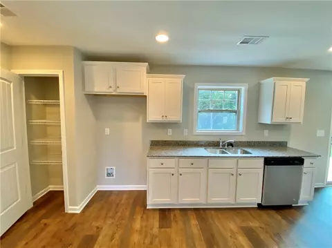 139 Sunny Point Loop, Central, SC 29630 photo 8