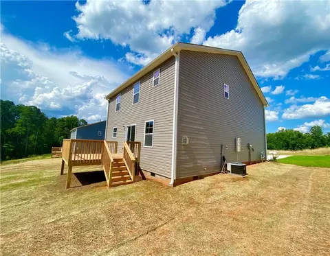 143 Sunny Point Loop, Central, SC 29630 photo 4