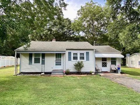 1704 E Park Dr, Anderson, SC 29621 photo 2