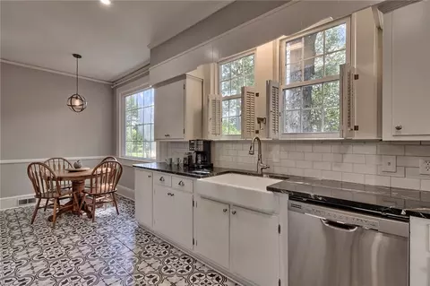 607 W Main St, Easley, SC 29640 photo 4