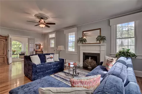 607 W Main St, Easley, SC 29640 photo 9