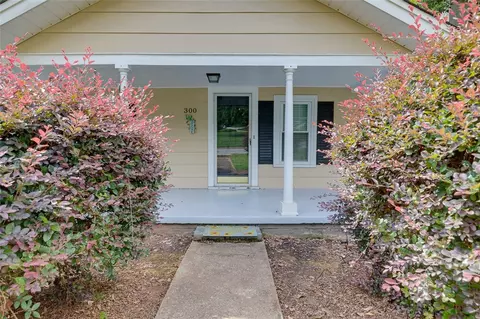 300 E 3rd Ave, Easley, SC 29640 photo 4