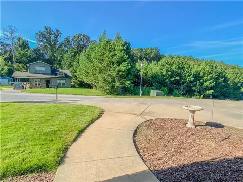 254 Lee Ln, Seneca, SC 29678 photo 4