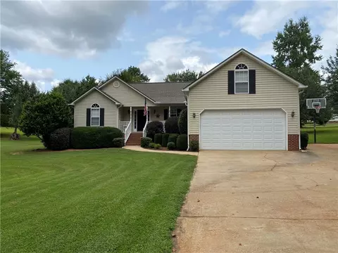 395 Springbrook Rd, Walhalla, SC 29691 photo 3