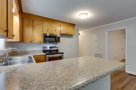 11 Railroad St, Honea Path, SC 29654 photo 2