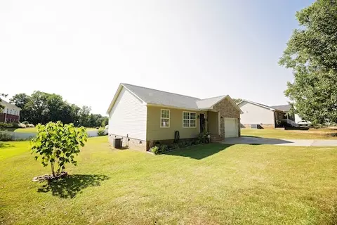 21 Saluda St, Honea Path, SC 29654 photo 3