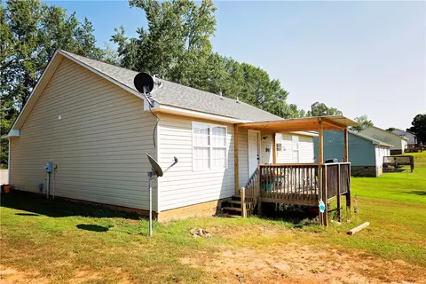 21 Saluda St, Honea Path, SC 29654 photo 2
