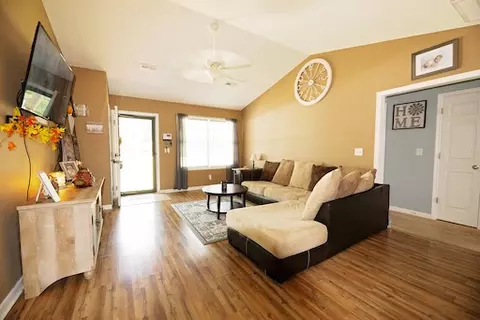 21 Saluda St, Honea Path, SC 29654 photo 6