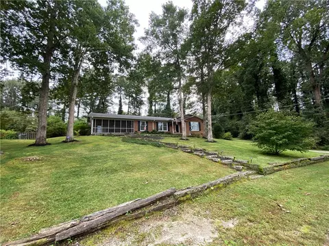 111 Lakeside Dr, Walhalla, SC 29691 photo 3