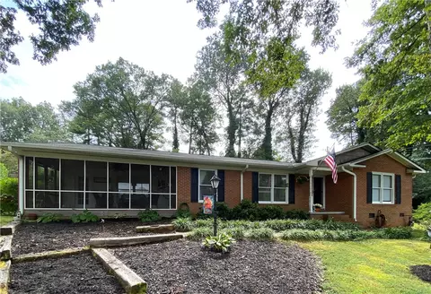 111 Lakeside Dr, Walhalla, SC 29691 photo 1