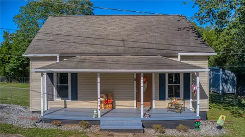 303 Turner St, Easley, SC 29640 photo 2