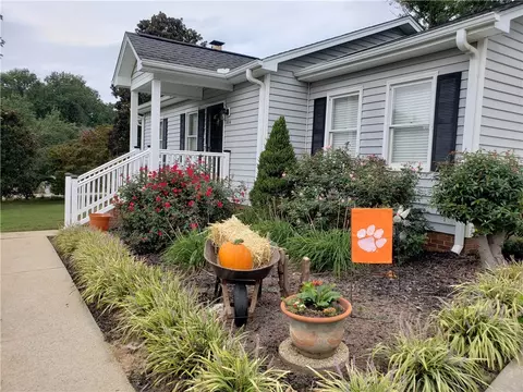 304 Bishop Dr, Easley, SC 29640 photo 3