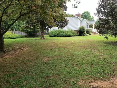 304 Bishop Dr, Easley, SC 29640 photo 4