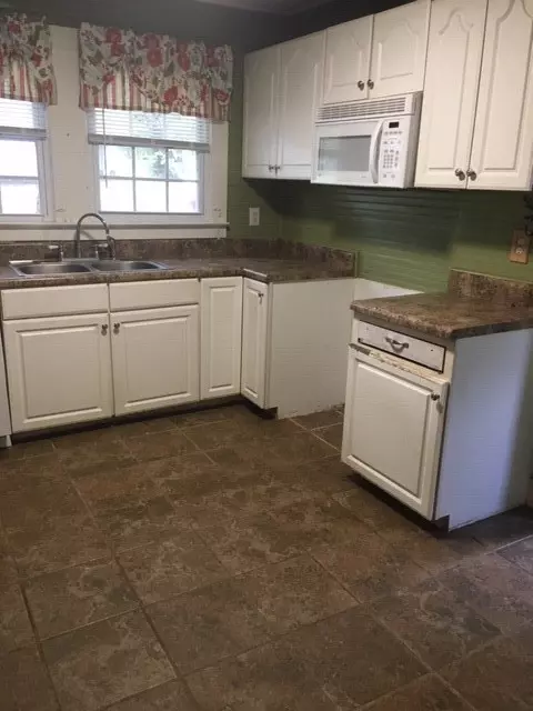 16 Dendy St, West Pelzer, SC 29669 photo 4