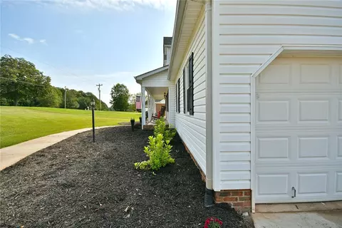 636 Mountain View Rd, Williamston, SC 29697 photo 4