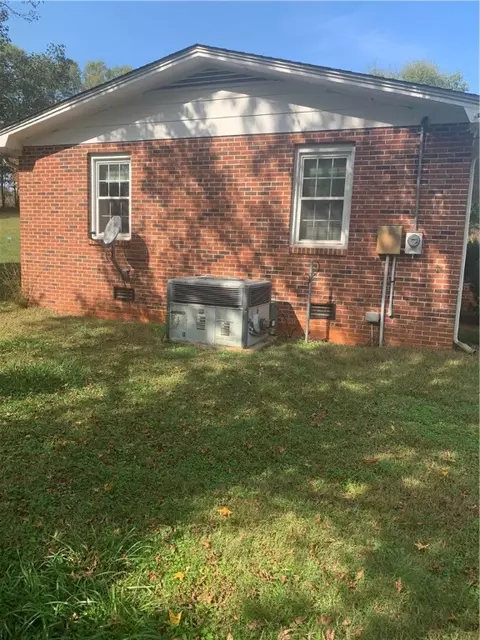 943 Williams St, Pendleton, SC 29670 photo 2