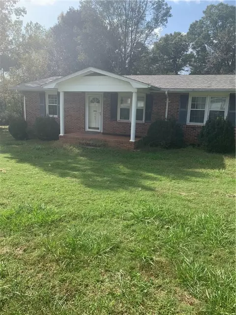 943 Williams St, Pendleton, SC 29670 photo 1