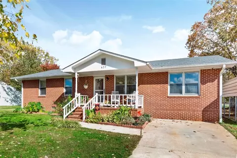 437 S Elm St, Pendleton, SC 29670 photo 3
