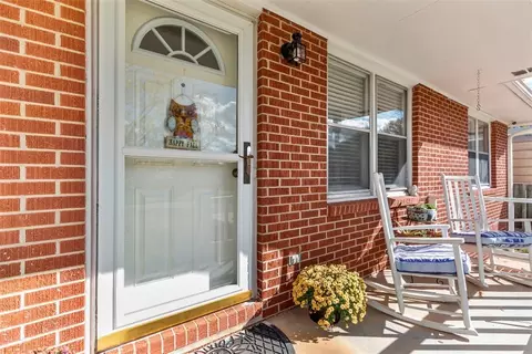 437 S Elm St, Pendleton, SC 29670 photo 1