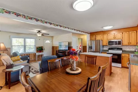 437 S Elm St, Pendleton, SC 29670 photo 8