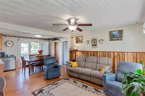 437 S Elm St, Pendleton, SC 29670 photo 6