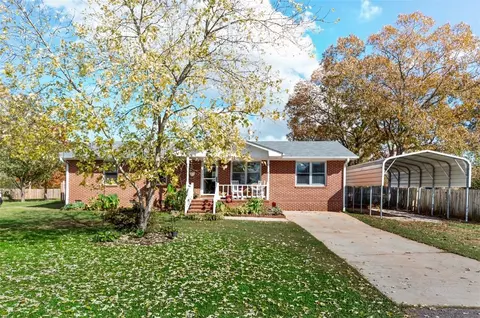 437 S Elm St, Pendleton, SC 29670 photo 4